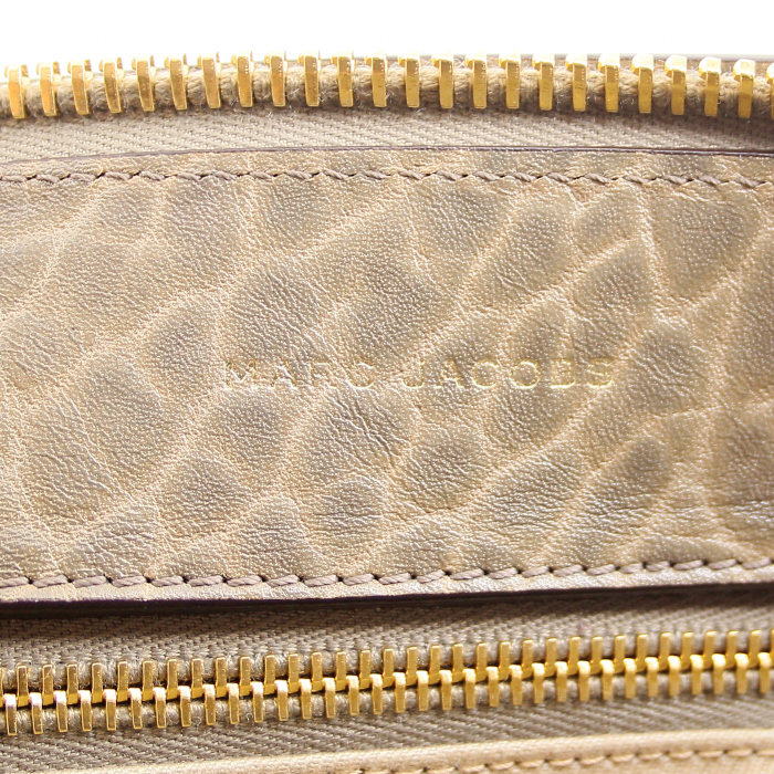 Bolso de mano en cuero granulado gris - Detail D3