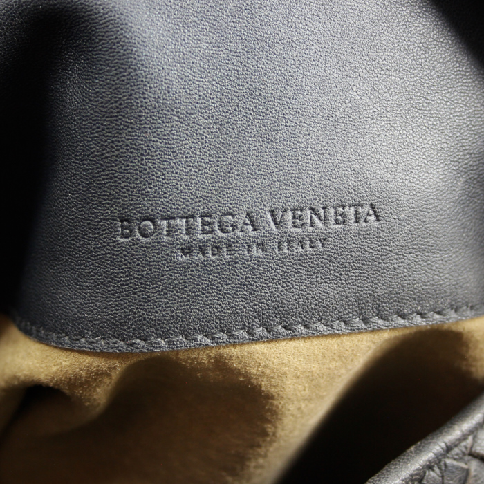 Bottega Venetta Sloane en cuero gris - Detail D3