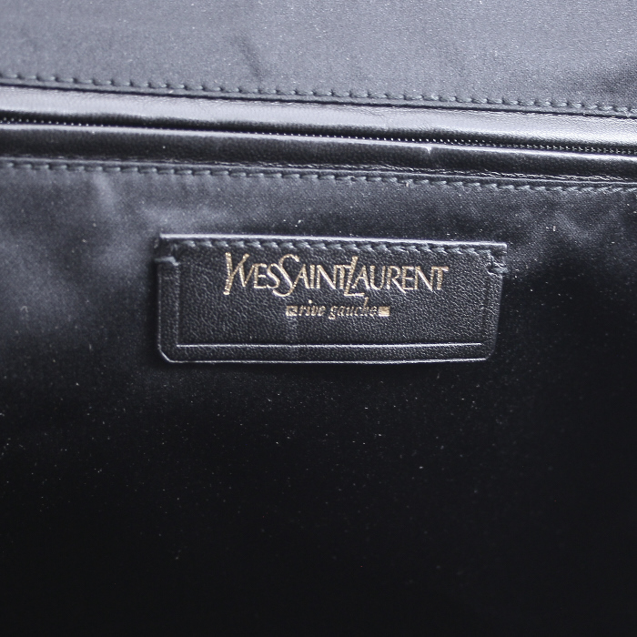Sac à main Yves Saint Laurent Muse grand modèle en cuir vernis noir - Detail D3