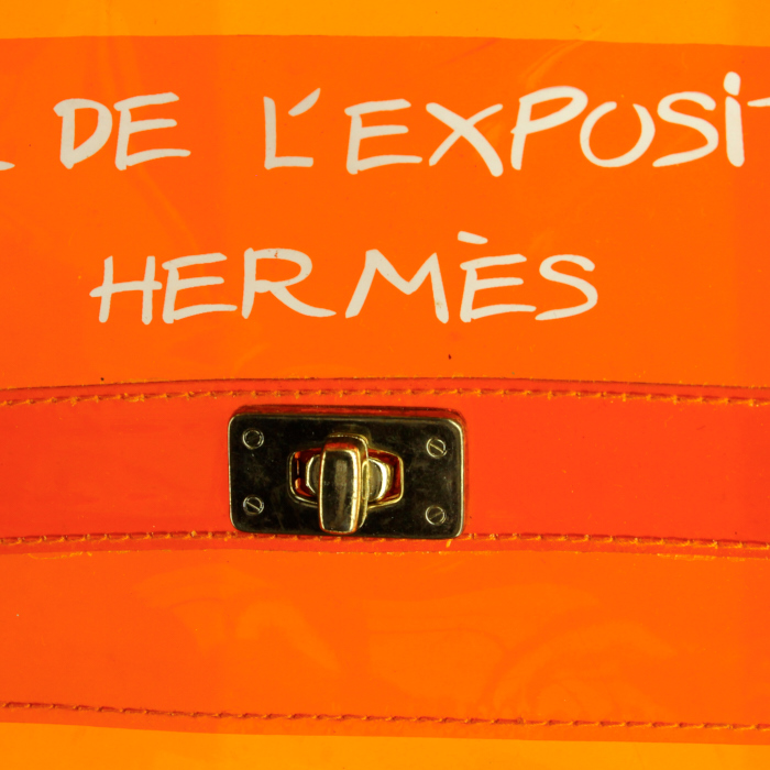 Hermes Kelly 40 cm handbag in orange vinyl - Detail D3