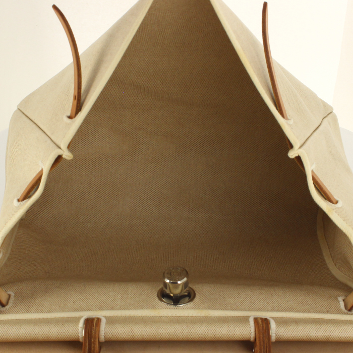 Sac bandoulière Hermes Herbag en toile beige et cuir naturel - Detail D4