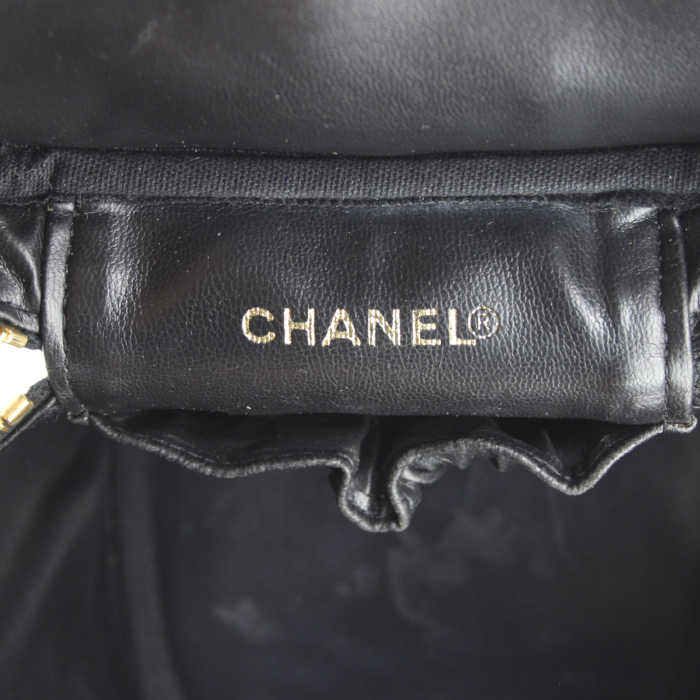 Vanity Chanel en cuero granulado negro - Detail D3