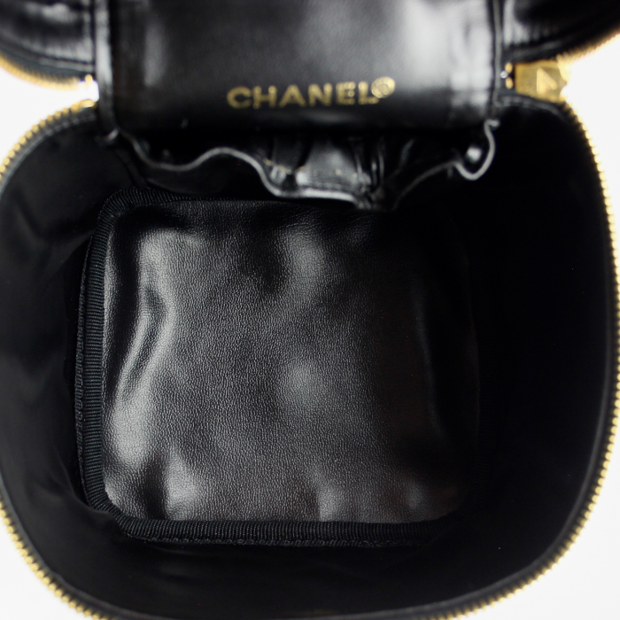 Chanel vanity case in black leather - Detail D2