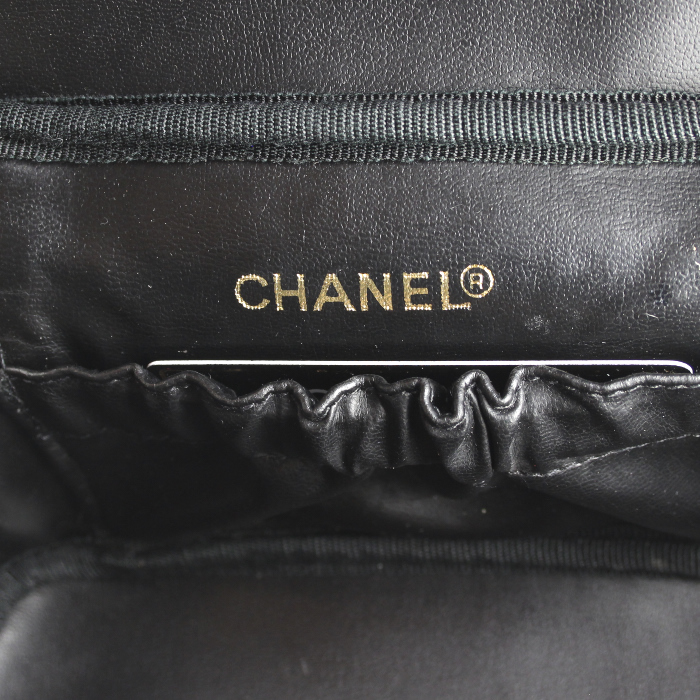 Vanity Chanel en cuir box noir  - Detail D3
