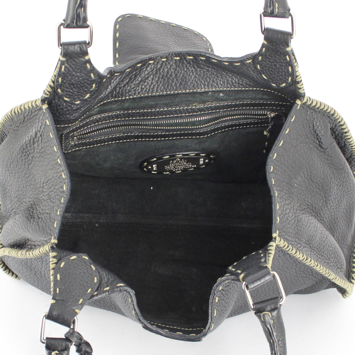 Fendi handbag in black grained leather - Detail D2