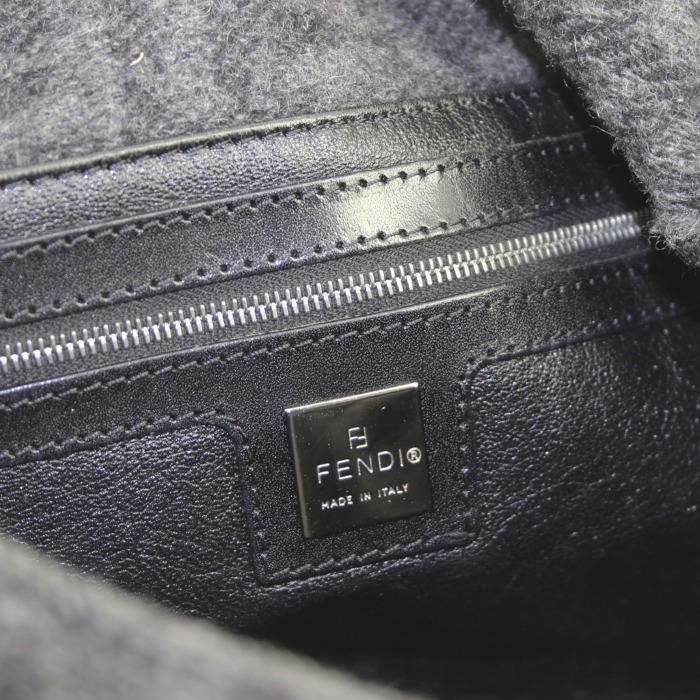 Fendi handbag in grey whool and black leather - Detail D3