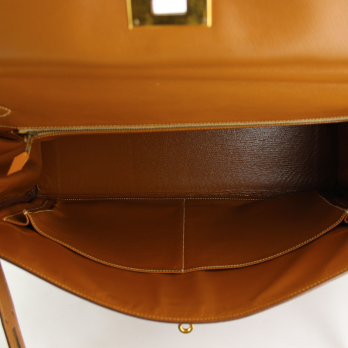 Bolso de mano Hermes Kelly 40 cm en cuero Courchevel color oro - Detail D2