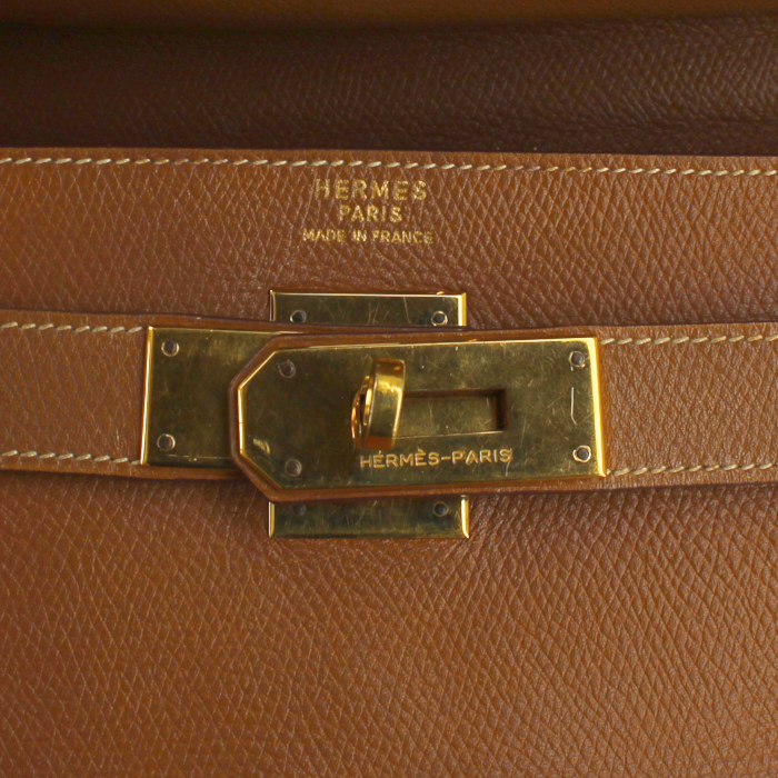 Sac à main Hermes Kelly 40 cm en cuir Courchevel gold - Detail D4