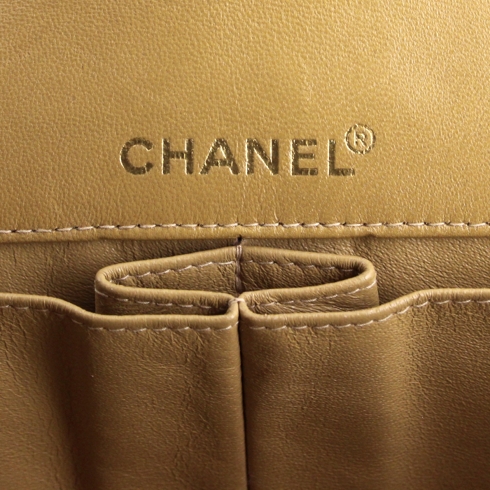 Sac à main Chanel East West en cuir matelassé beige - Detail D3
