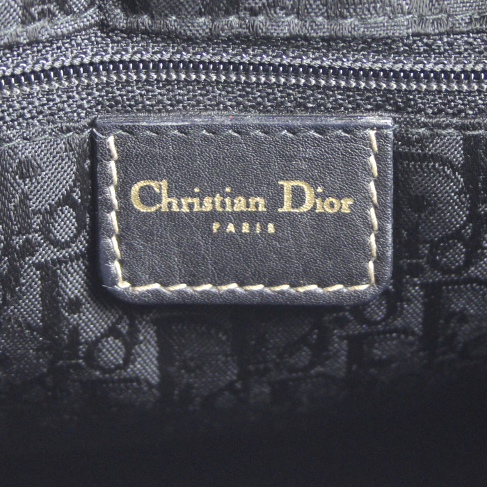 Dior sac à main moyen modèle en cuir grainé noir - Detail D3