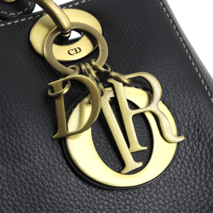 Dior medium model handbag in black grained leather - Detail D4