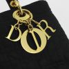 Bolso de mano Dior modelo pequeño en lona cannage negra - Detail D4 thumbnail