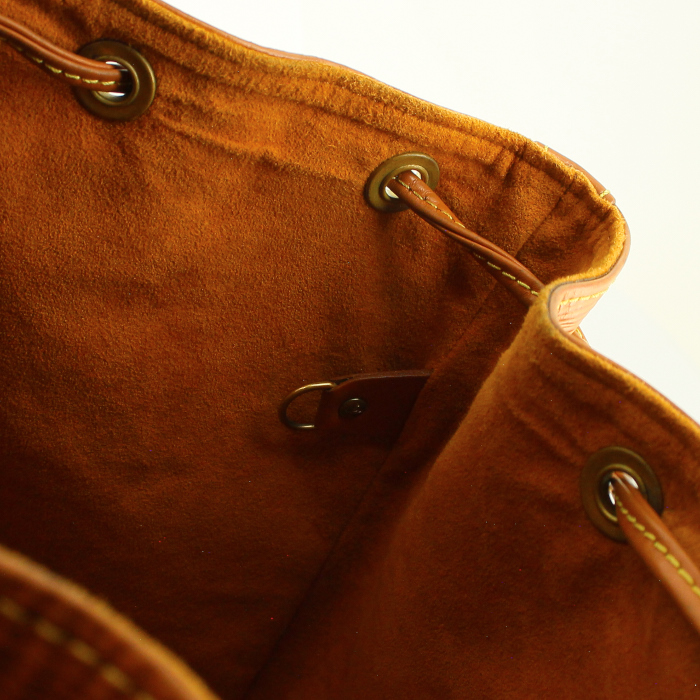 Louis Vuitton sac Grand Noé en cuir épi gold - Detail D3