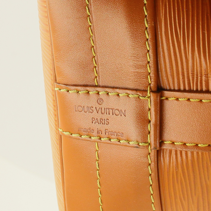 Louis Vuitton Large Noé Bag in gold epi leather - Detail D5