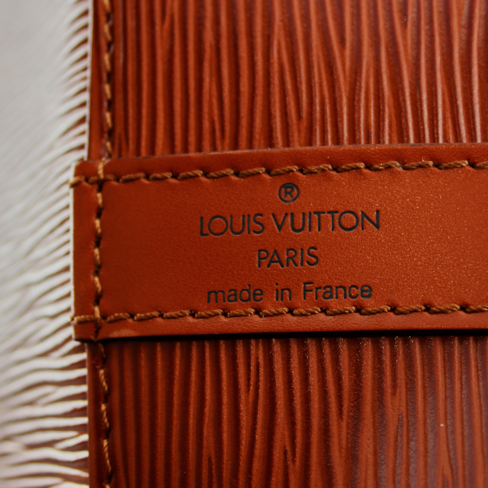 Louis Vuitton small Noé Bag in brown and black epi leather - Detail D3
