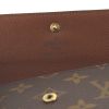 Louis Vuitton wallet in monogram canvas - Detail D2 thumbnail