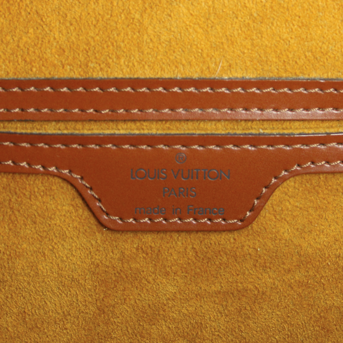 Sac à main Louis Vuitton Soufflot en cuir épi marron - Detail D3