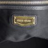 Bolso de mano Miu Miu en cuero granulado negro - Detail D4 thumbnail