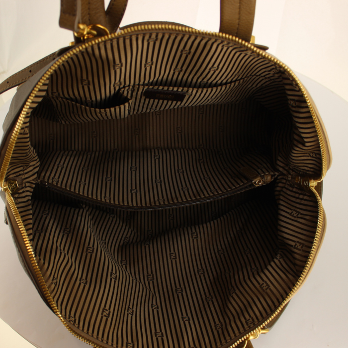 Fendi bolso de mano Chameleon en cuero tricolor marrón beige y color topo - Detail D3