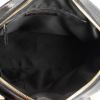 Bolso de mano Yves Saint Laurent Muse modelo pequeño en charol negro - Detail D2 thumbnail