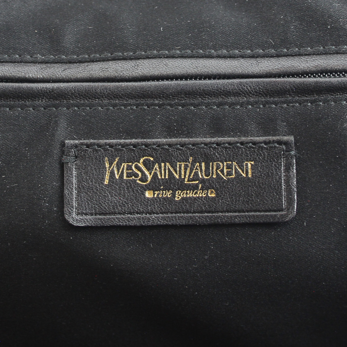 Yves Saint Laurent Muse small model handbag in black patent leather - Detail D3
