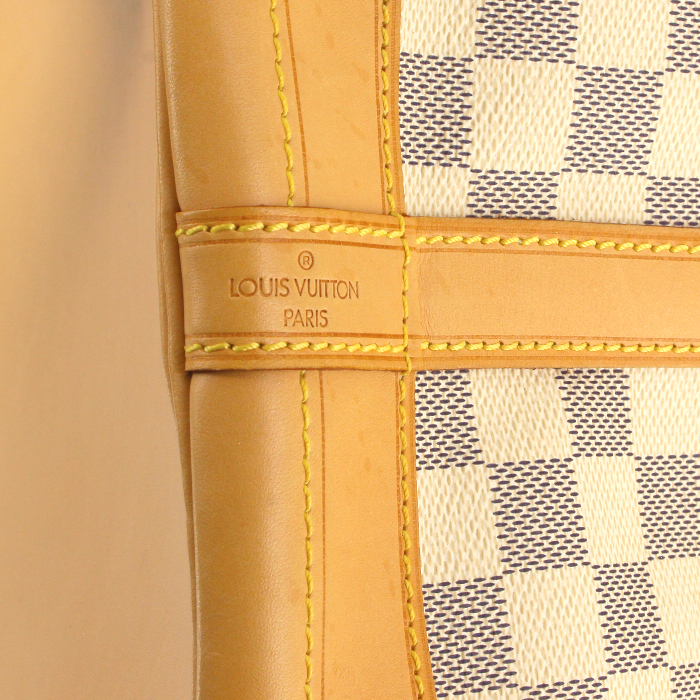 Louis Vuitton sac Grand Noé en toile damier azur et cuir naturel - Detail D3