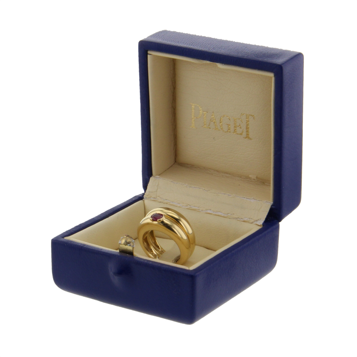 Piaget bague double joncs en or jaune et rubis  - Detail D3