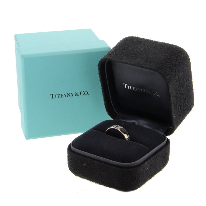 Tiffany and Co sortija Atlas en oro blanco y diamantes - Detail D2