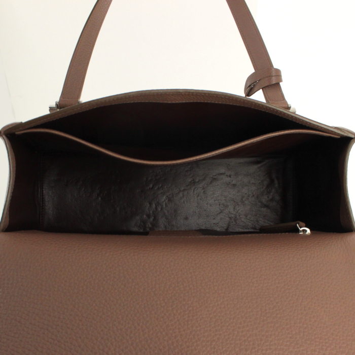 Christian Dior Bag in taupe grained leather - Detail D2