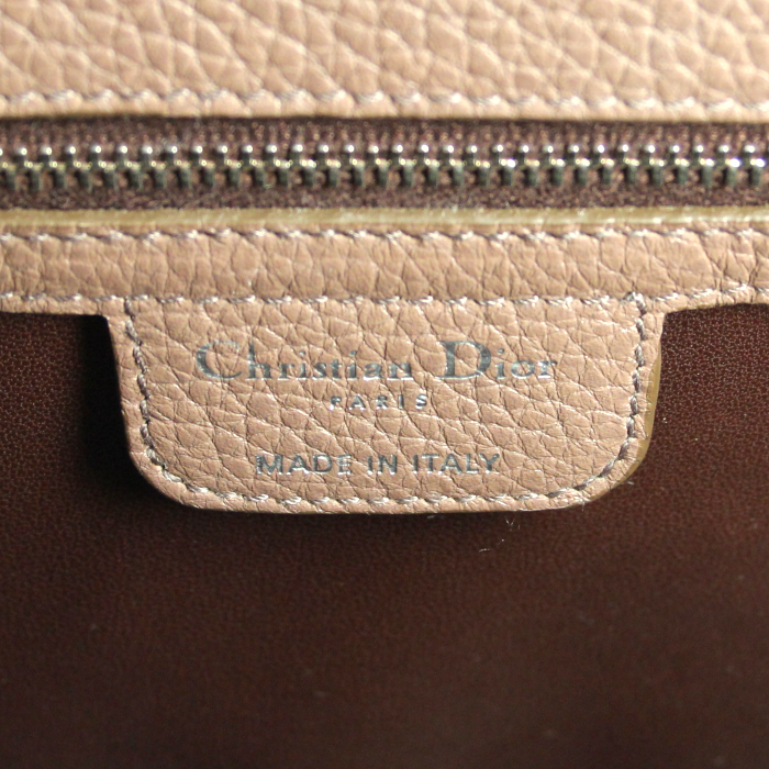 Christian Dior sac en cuir grainé taupe - Detail D3