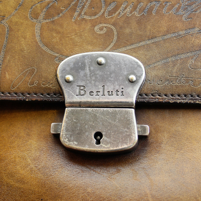 Briefcase in brown leather - Detail D4