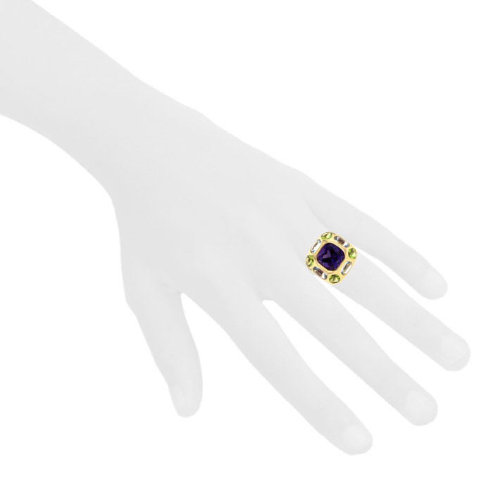 Bague Chanel Baroque grand modèle en or jaune,  améthyste et péridot - Detail D1