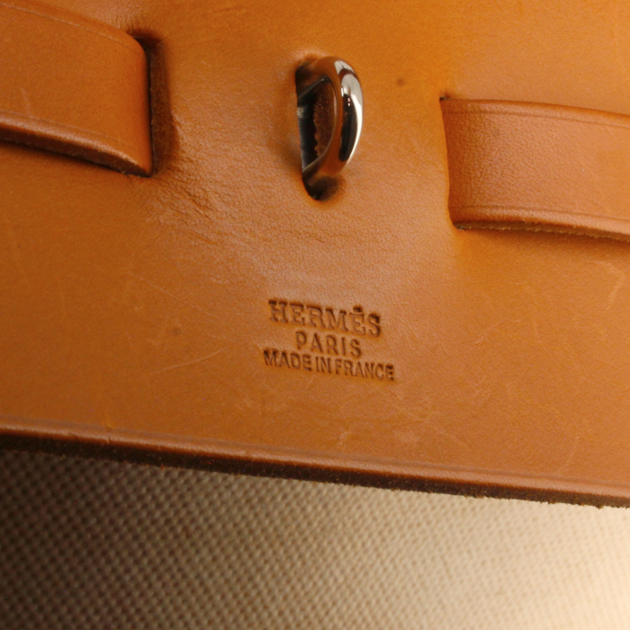 Sac de voyage Hermes Herbag en toile beige et cuir naturel - Detail D4