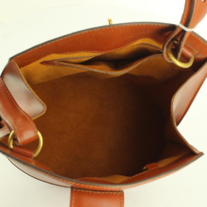 Borsa Louis Vuitton Cluny in pelle Epi marrone - Detail D2