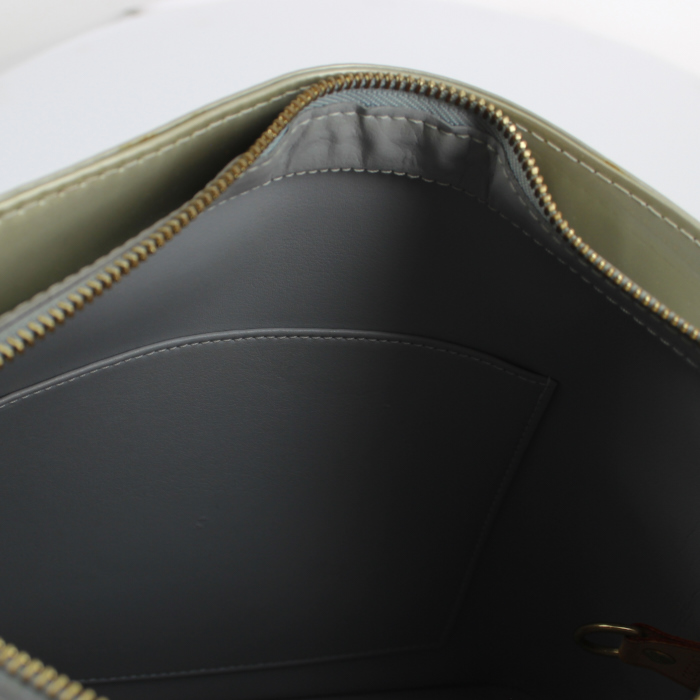 Louis Vuitton Houston - Shop Bag handbag in green monogram patent leather - Detail D4
