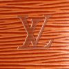 Louis Vuitton sac à main Pont Neuf en cuir épi marron - Detail D4 thumbnail