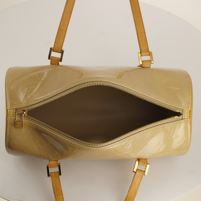 Bolso de mano en charol Monogram beige - Detail D2