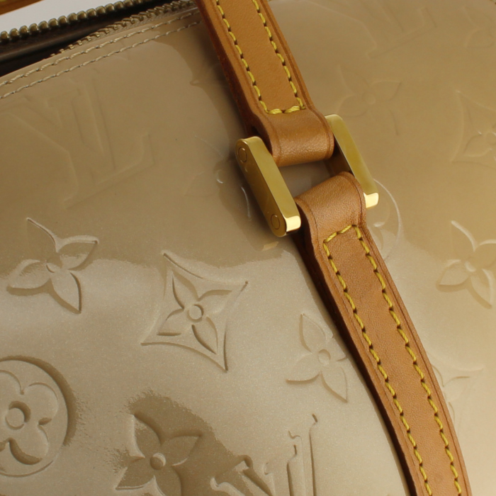 Handbag in beige monogram patent leather - Detail D4