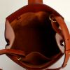 Louis Vuitton Cluny bag in brown epi leather - Detail D2 thumbnail
