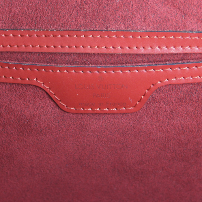 Sac à main Louis Vuitton Soufflot en cuir épi rouge - Detail D3