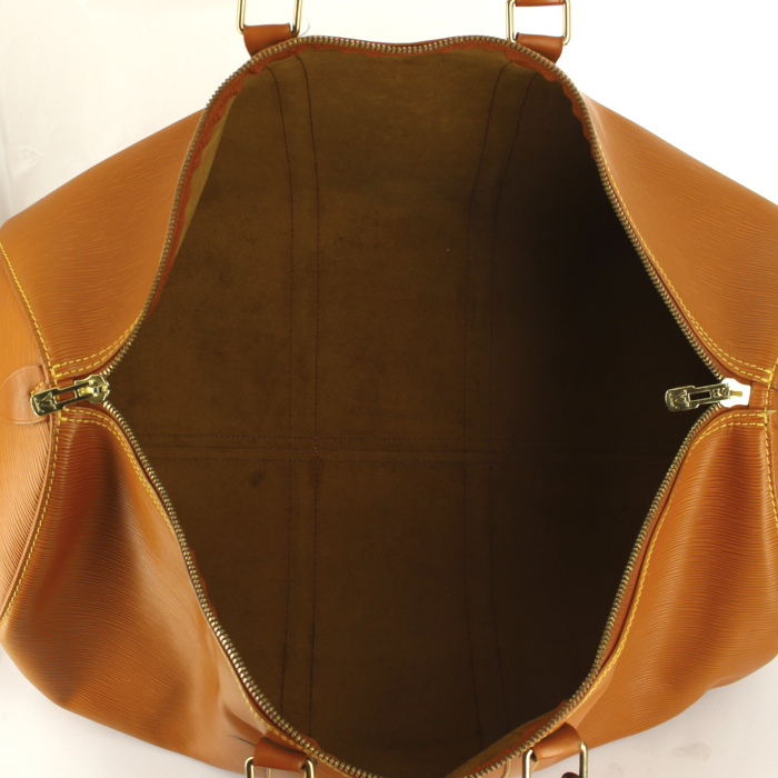 Bolsa de viaje Louis Vuitton Keepall 55 cm en cuero Epi color coñac - Detail D2