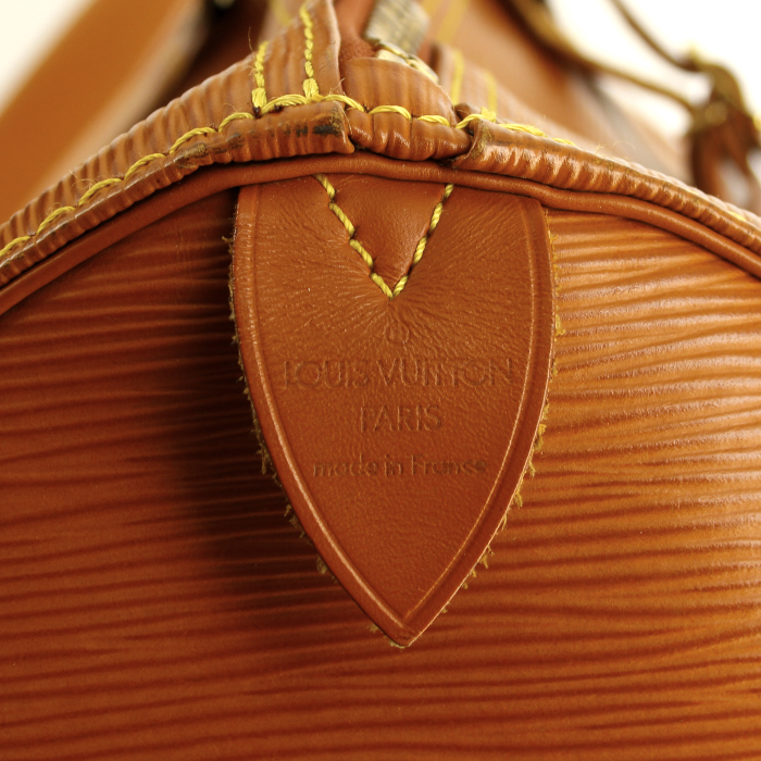 Sac de voyage Louis Vuitton Keepall 55 cm en cuir épi cognac - Detail D3
