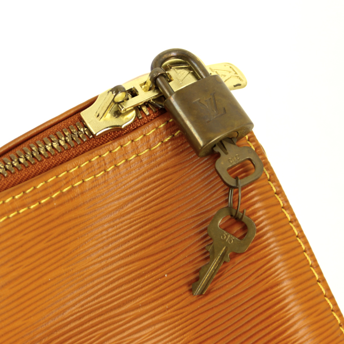 Borsa da viaggio Louis Vuitton Keepall 55 cm in pelle Epi color cognac - Detail D4