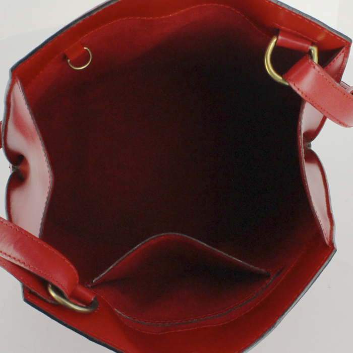 Louis Vuitton Cluny bag in red epi leather - Detail D2