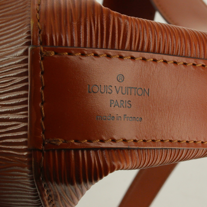 Louis Vuitton Sac d’épaule en cuir épi marron - Detail D3