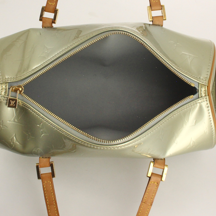 Louis Vuitton Bedford Handbag in green monogram patent leather - Detail D2