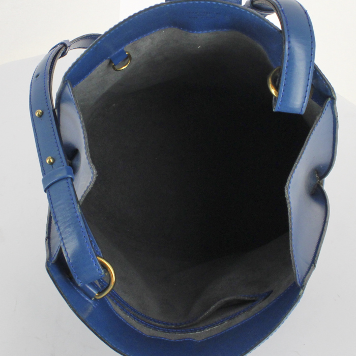Sac à main Louis Vuitton Cluny en cuir épi bleu  - Detail D2
