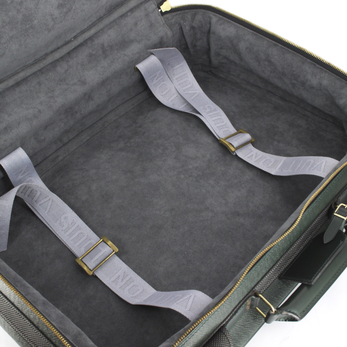 Louis Vuitton Satellite suitcase in green taiga leather - Detail D4