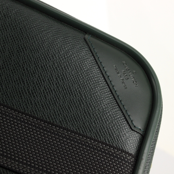 Valise Louis Vuitton Satellite en cuir taiga vert - Detail D5