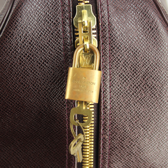 Weekend bag in burgundy taiga leather - Detail D5